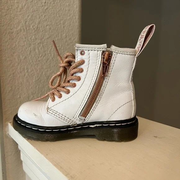 Doc Martens - 1460J JY004 - White/Rose Gold Boots w/ Zipper - US SIZE 7C - Picture 3 of 9